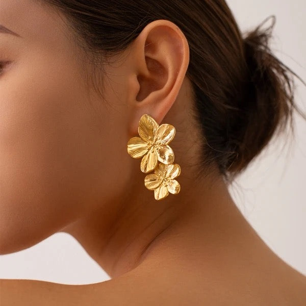 Fashionable Flower-Shaped Earrings