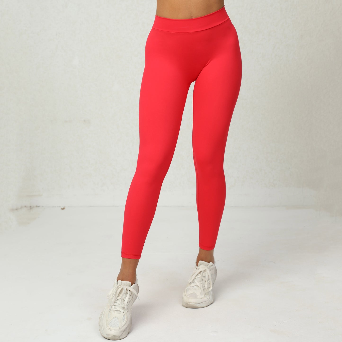 Solide Leggings mit V-Rücken und Po-Lift-Naht 