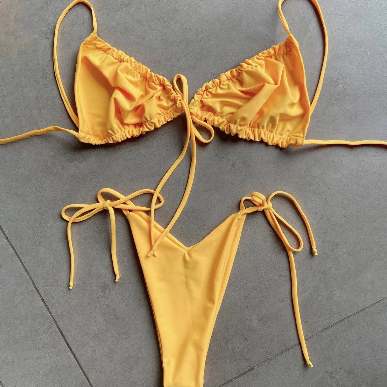 HEISSES BIKINI-SET