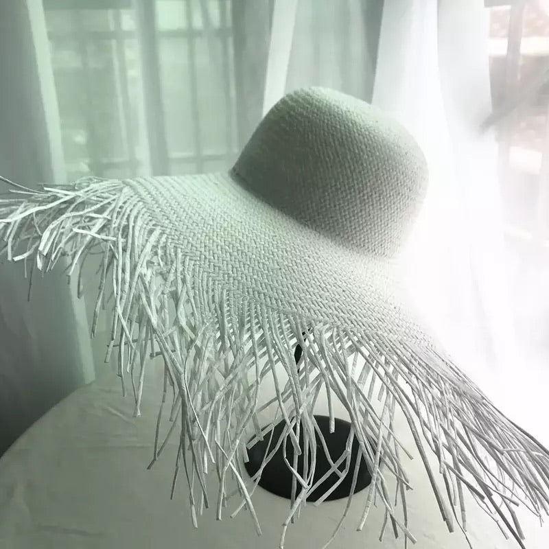 OVERSIZED BEACH HAT